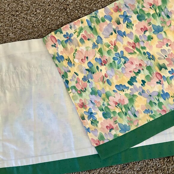 Floral Trimmed 15' Valance - Picture 3 of 4